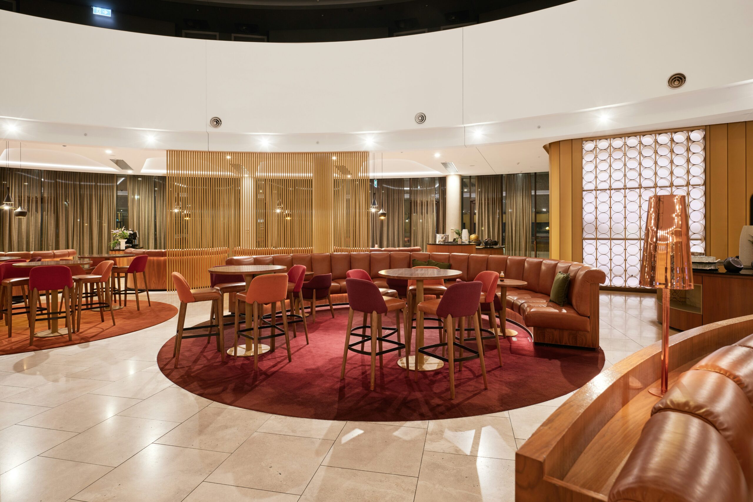 neon-wang-Q0AdobZJcKM-unsplash